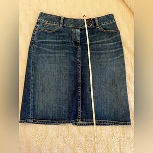 Talbots denim skirt size 6 like new condition.